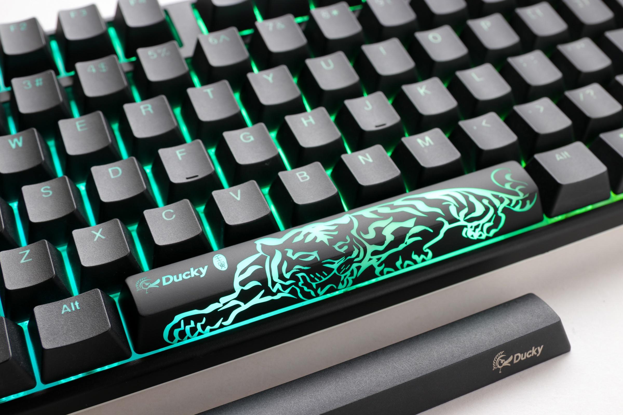 Геймърскa механична клавиатура Ducky One 3 Classic TKL Hotswap Cherry MX Black, RGB, PBT Keycaps - DUCKY-KEY-87-AUSPDCLAWSC1
