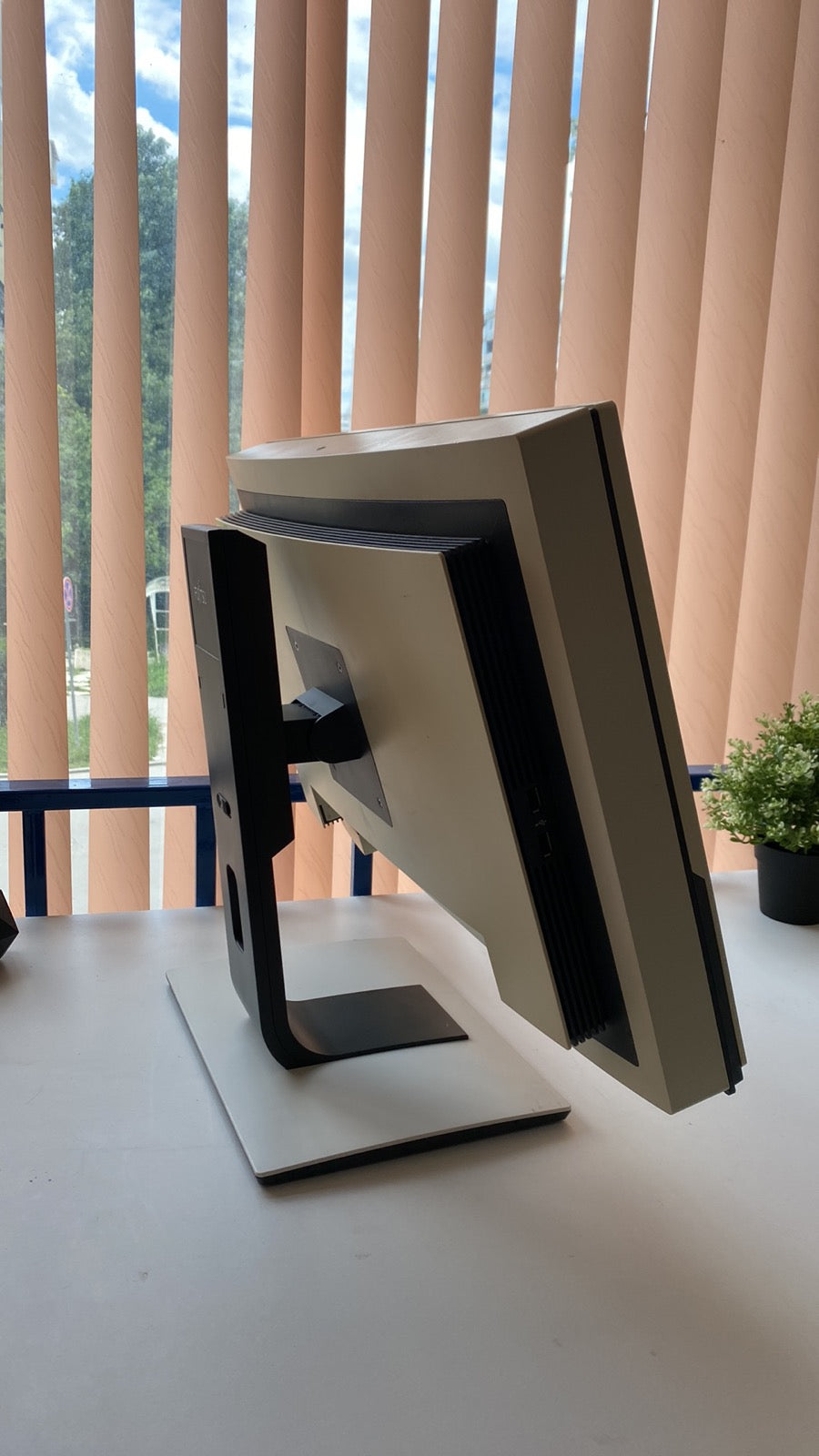 Монитор 24.1'' Fujitsu-Siemens P24W-5 ECO Клас B